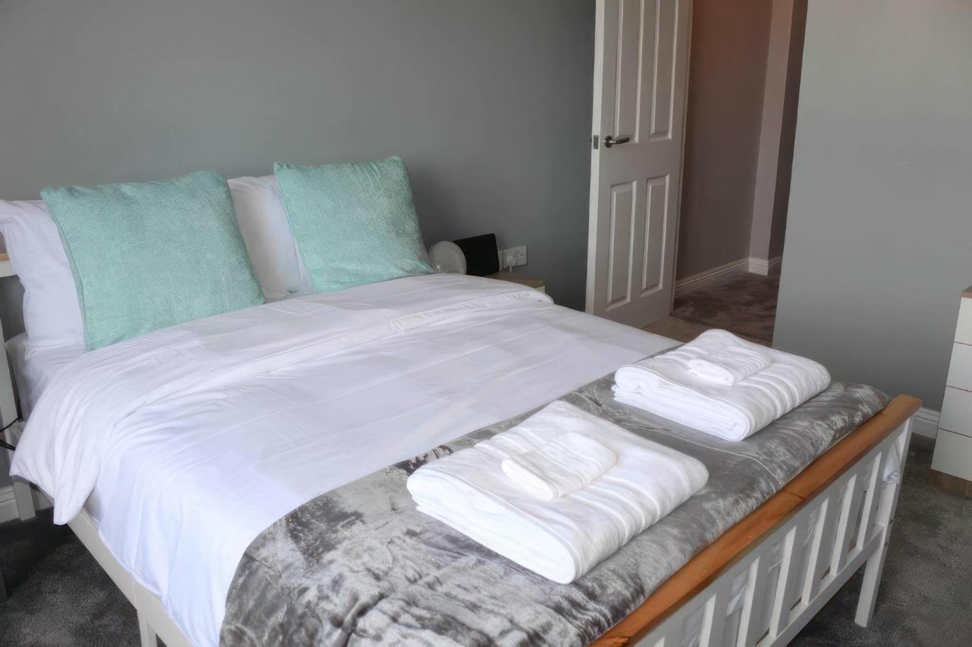 פול Lovely 2 Bed 2 Bath Flat With Free Parking מראה חיצוני תמונה