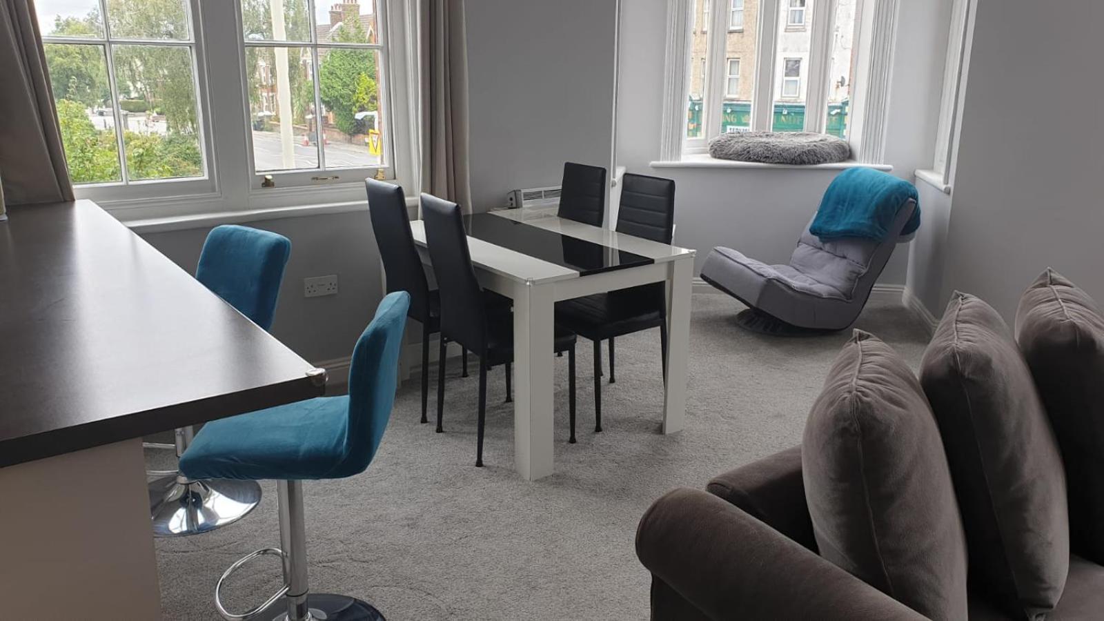 פול Lovely 2 Bed 2 Bath Flat With Free Parking מראה חיצוני תמונה